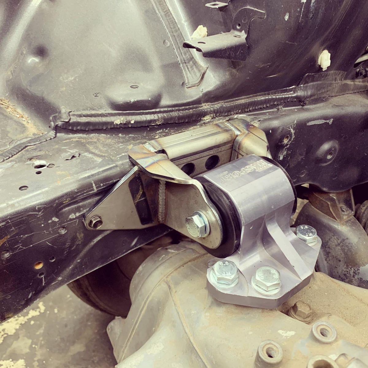 EGRHB – Weld in bracket for B and D-series manual transmission